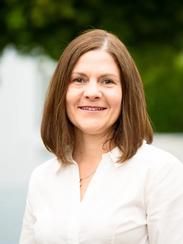 Nadja Schillinger, Kundendienst