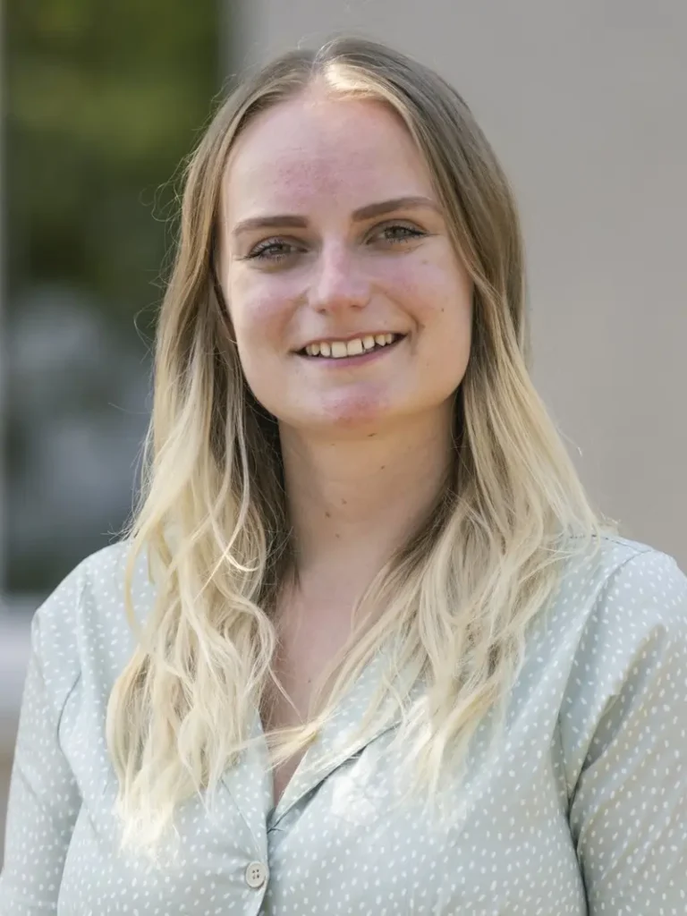 Vivienne Brückel, Vertriebsinnendienst